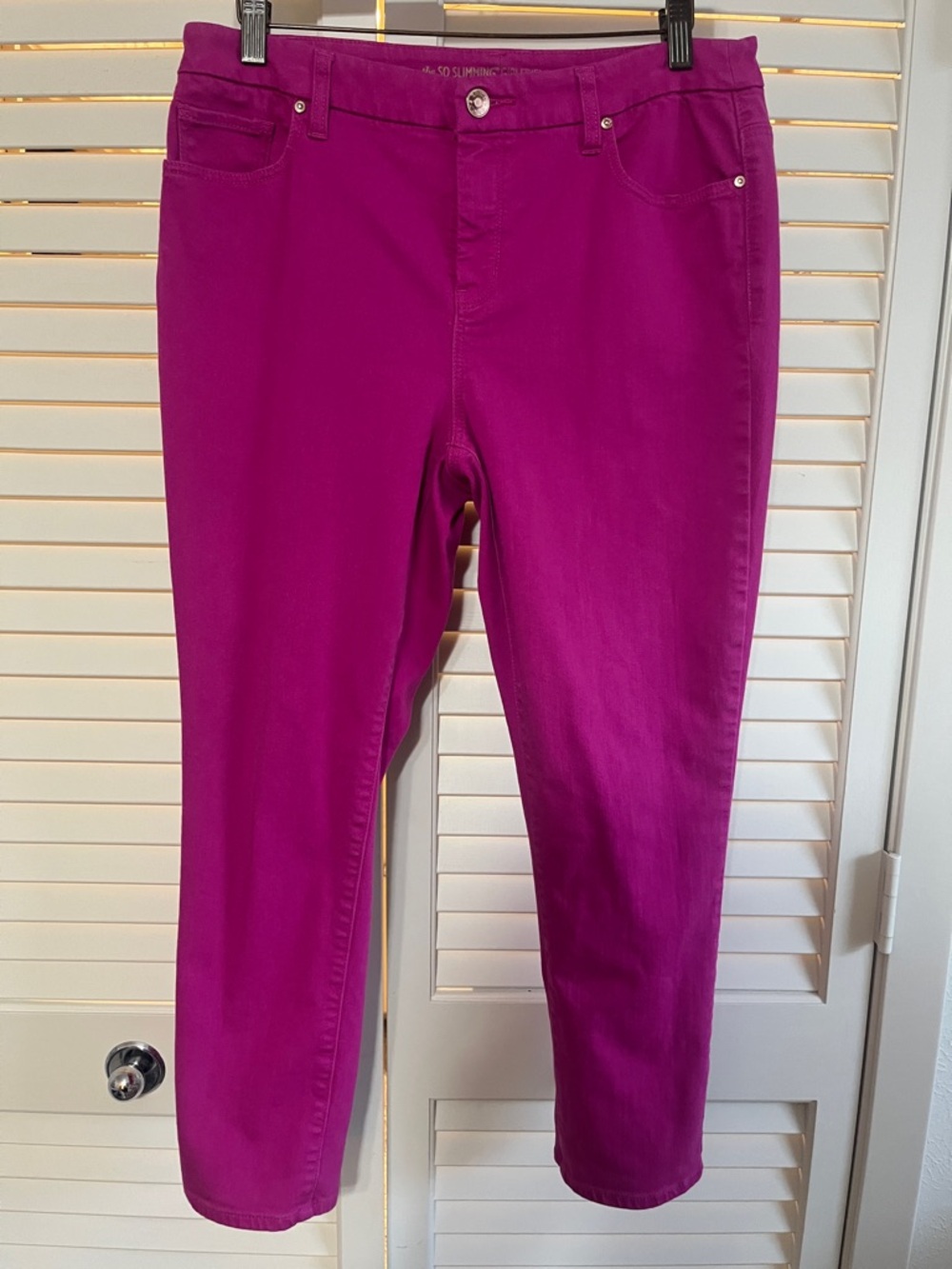 Chico’s So Slimming Magenta Girlfriend Ankle Cropped Stretch Jeans